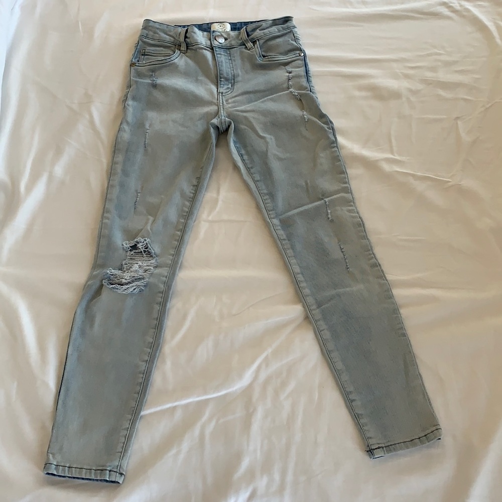 light wash jeans - Picture 2 of 6